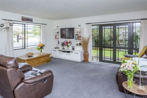 Photo of property in 10 Clifford Close, Levin, 5510