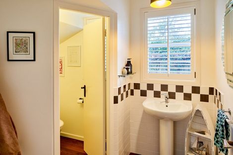 Photo of property in 25 Cheviot Road, Lowry Bay, Lower Hutt, 5013