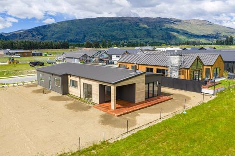 Photo of property in 17 Packer Road, Wanaka, 9382