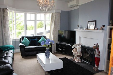 Photo of property in 2 Avenue Road, West End, Timaru, 7910