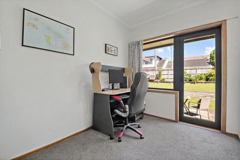 Photo of property in 4 Takutai Avenue, Bucklands Beach, Auckland, 2012