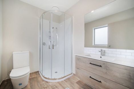 Photo of property in 2/70 Clevedon Road, Papakura, 2110