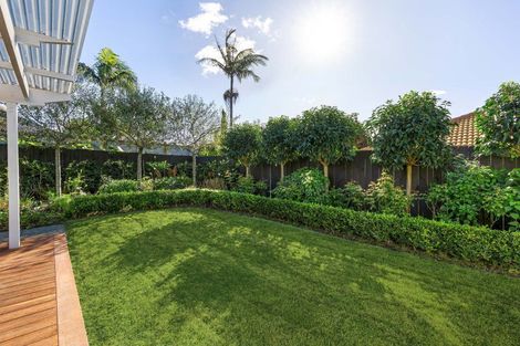 Photo of property in 17 Te Wharau Drive, Greenhithe, Auckland, 0632