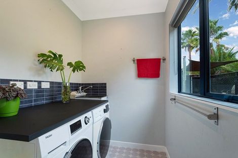 Photo of property in 141 Mangakura Road, Helensville, 0875