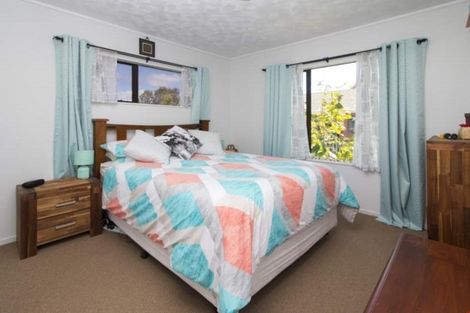 Photo of property in 4 Altair Place, Windsor Park, Auckland, 0632