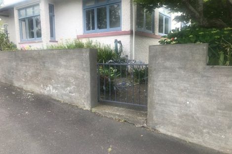 Photo of property in 4 Ridge Lane, New Plymouth, 4310