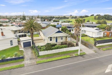 Photo of property in 18 Bryce Street, Castlecliff, Whanganui, 4501