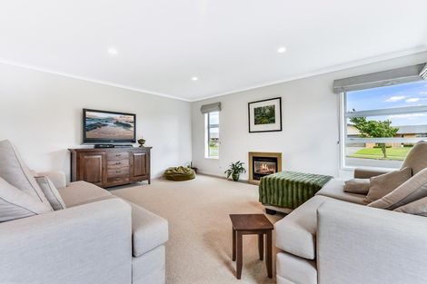 Photo of property in 42 Aquila Crescent, Rototuna North, Hamilton, 3210