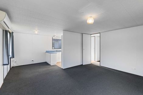 Photo of property in 2/76 Parrs Cross Road, Henderson, Auckland, 0612