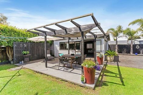 Photo of property in 70 Edgewater Drive, Pakuranga, Auckland, 2010