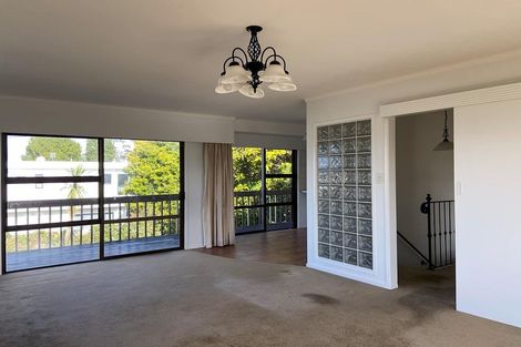 Photo of property in 2/43 Eastcliffe Road, Castor Bay, Auckland, 0620