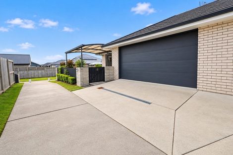Photo of property in 8 Kaitaka Way, Papamoa, 3118