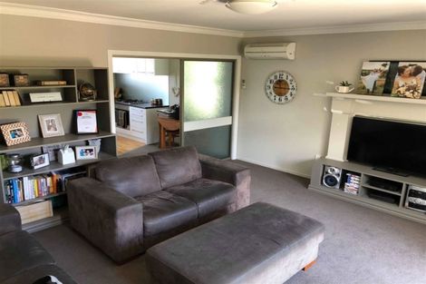 Photo of property in 2/40a Brookside Terrace, Bryndwr, Christchurch, 8053