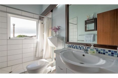 Photo of property in 76 Cannon Hill Crescent, Mount Pleasant, Christchurch, 8081