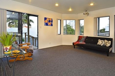 Photo of property in 136 Wiseley Road, West Harbour, Auckland, 0618