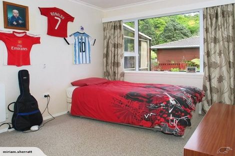 Photo of property in 4 Luckie Street, Tawa, Wellington, 5028