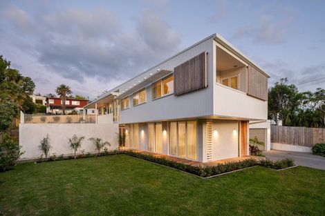 Photo of property in 5 Seaton Road, Murrays Bay, Auckland, 0630