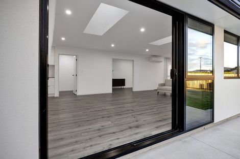 Photo of property in 74 Turuturu Road, Hawera, 4674