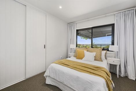 Photo of property in 5 Ngarahana Avenue, Paremoremo, Auckland, 0632