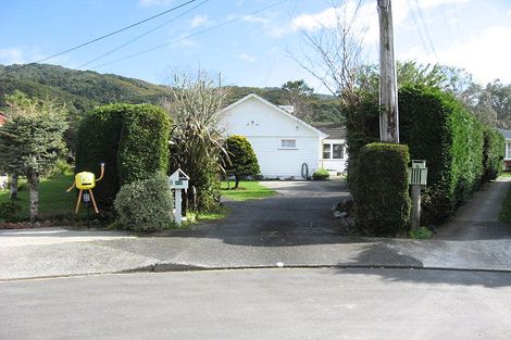 Photo of property in 8 Willow Grove, Wainuiomata, Lower Hutt, 5014