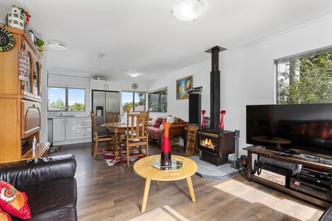 Photo of property in 2/6 Orton Street, Glenfield, Auckland, 0627