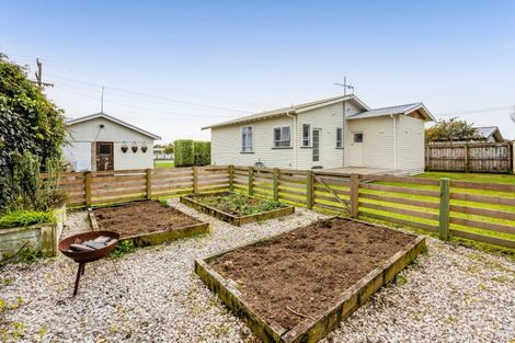 Photo of property in 21 High Street West, Waitara, 4320