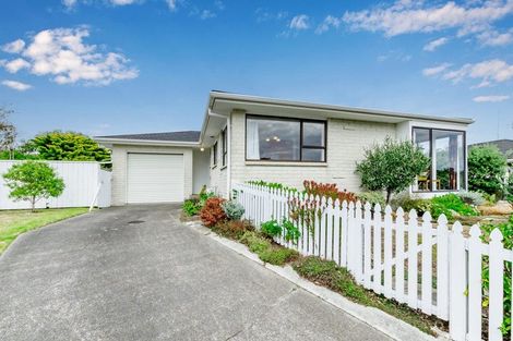 Photo of property in 2 Malfroy Lane, Raumati Beach, Paraparaumu, 5032