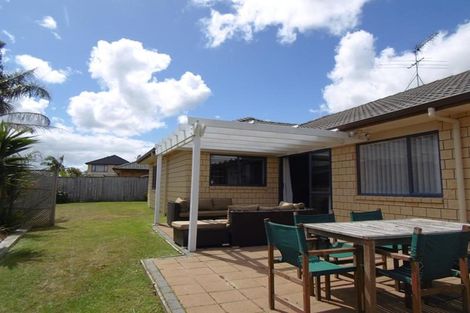 Photo of property in 12 Bellshill Close, Wattle Downs, Auckland, 2103