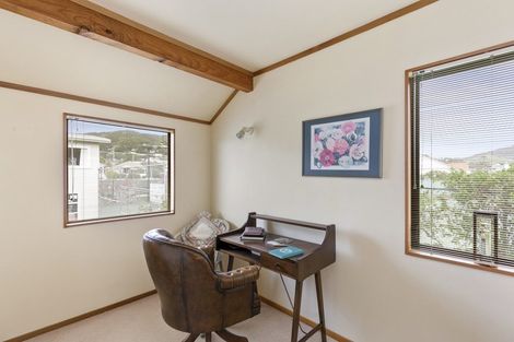 Photo of property in 8 Scorian Close, Karori, Wellington, 6012