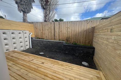 Photo of property in 12b Elcoat Avenue, Te Atatu South, Auckland, 0610