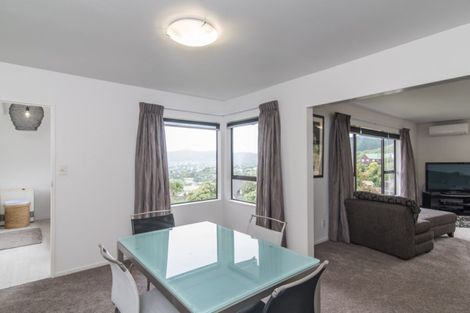 Photo of property in 91 Victory Crescent, Tawa, Wellington, 5028
