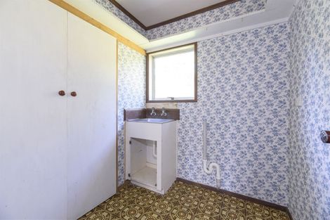 Photo of property in 46 Mountain Road, Henderson Valley, Auckland, 0612