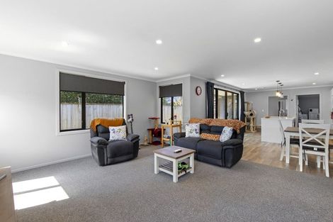 Photo of property in 5 Angus Place, Carterton, 5713