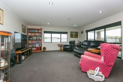 Photo of property in 1 Rawiri Drive, Bell Block, New Plymouth, 4312