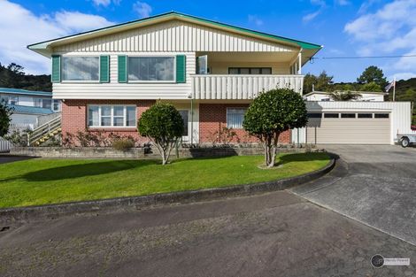 Photo of property in 33 James Grove, Stokes Valley, Lower Hutt, 5019