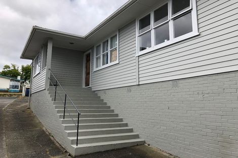 Photo of property in 12 Tracey Terrace, Te Atatu South, Auckland, 0602