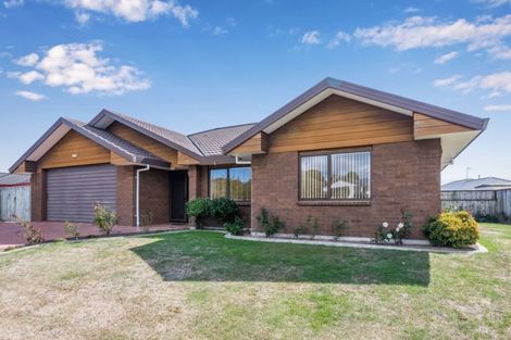 Photo of property in 124 Realm Drive, Paraparaumu, 5032