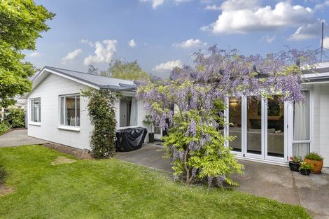 Photo of property in 17 Seagrave Place, Ilam, Christchurch, 8041