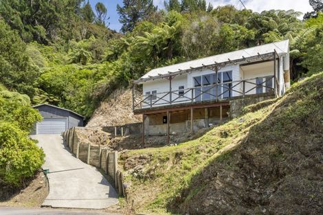 Photo of property in 84 Wyndham Road, Pinehaven, Upper Hutt, 5019