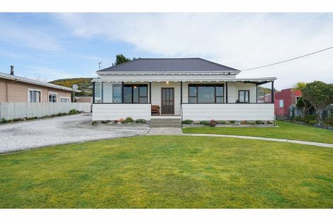 Photo of property in 220 Marine Parade, Bluff, 9814