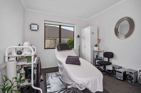 Photo of property in 2 Kahawai Close, Pyes Pa, Tauranga, 3112