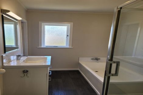 Photo of property in 45 Sylvan Crescent, Te Atatu South, Auckland, 0610