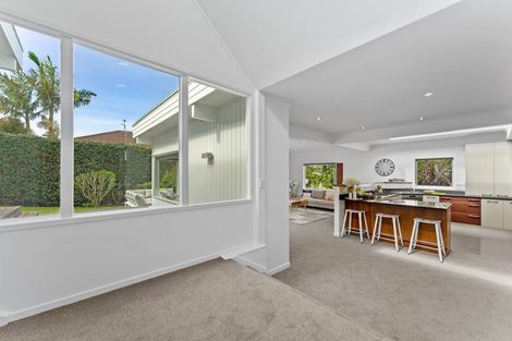 Photo of property in 16 Prestige Place, Castor Bay, Auckland, 0620