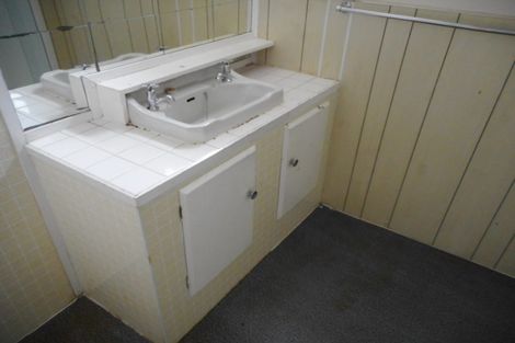 Photo of property in 2 Waimana Road, Conifer Grove, Takanini, 2112