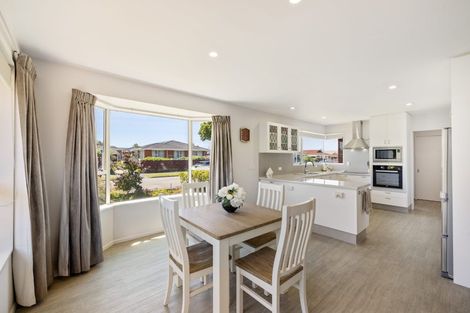 Photo of property in 10 Apollo Place, Papanui, Christchurch, 8052