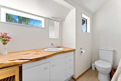 Photo of property in 38 The Terrace, Herald Island, Auckland, 0618
