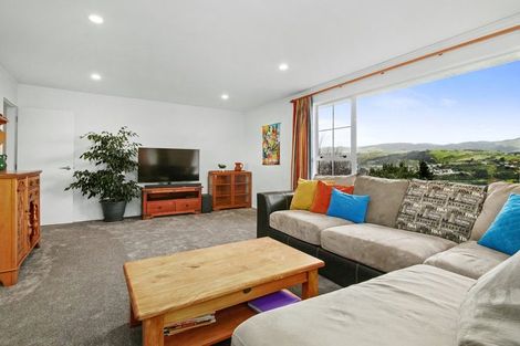 Photo of property in 9 Ordley Grove, Tawa, Wellington, 5028