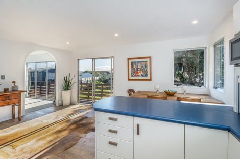 Photo of property in 2 Ashford Place, Havelock North, 4130