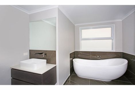 Photo of property in 1 Te Paahi Avenue, Waiuku, 2123