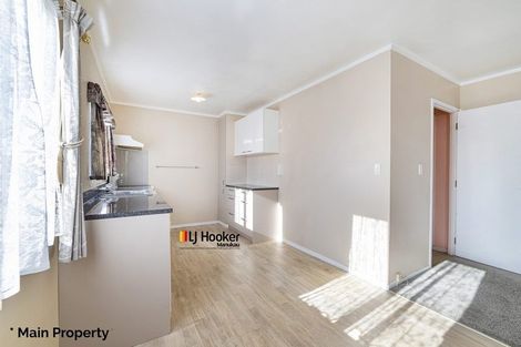 Photo of property in 18 Dungarvon Place, Clendon Park, Auckland, 2103